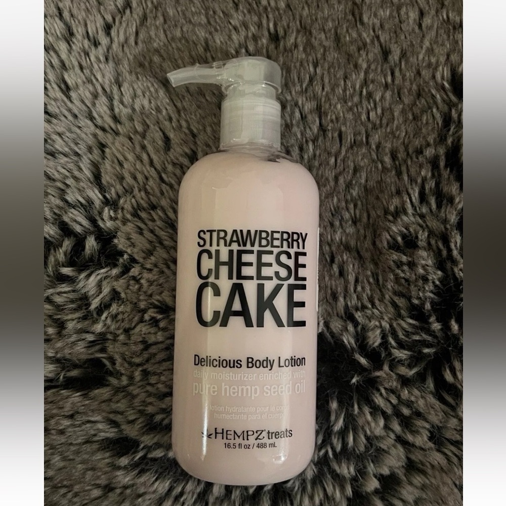 Hempz Treats STRAWBERRY CHEESECAKE Body Lotion 16.5 Oz NEW Sealed